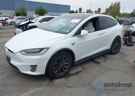 2017 Tesla Model X 100D/75D/90D z USA, uszkodzony, nr VIN 5YJXCBE22HF076523